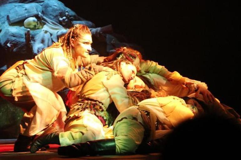 Erzurum Devlet Tiyatrosunun yeni binası, Genel Müdür Karadağlının katılımıyla açıldı