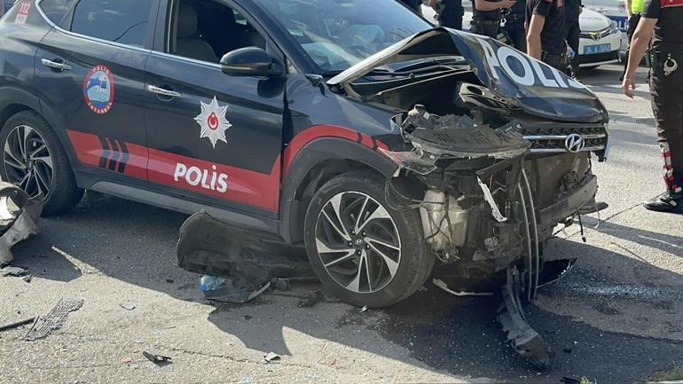 Ataşehirde şüphelendiği motosikleti kovalayan polis başka bir araca çarptı: 2 yaralı