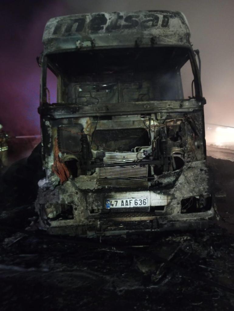 Sarıyerde kumaş yüklü TIR alev alev yandı