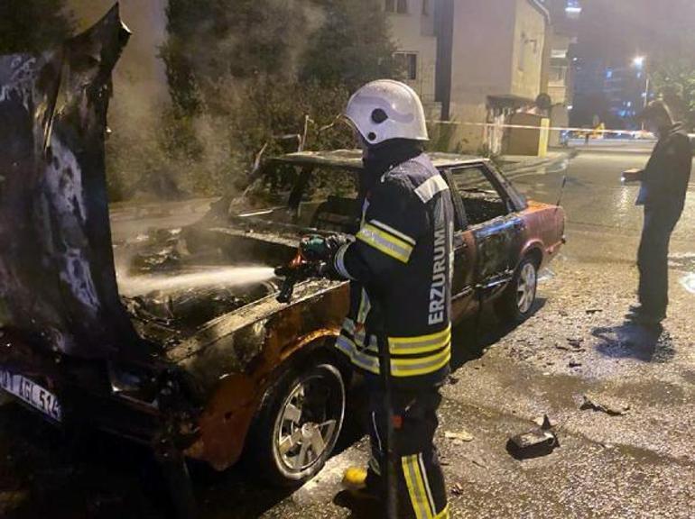 Seyir halinde alev alan otomobil yandı, çevredekiler görüntülemeye çalıştı