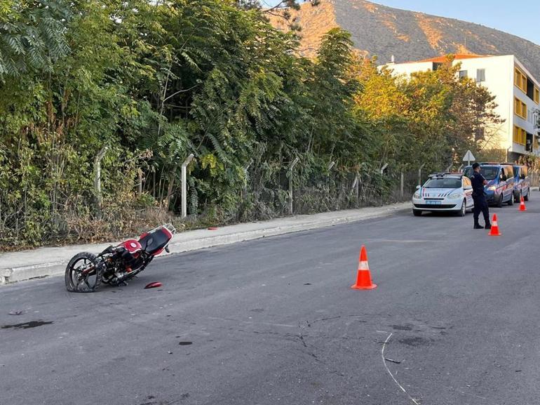 Motosikletle kaldırıma çarpan ortaokul öğrencisi hayatını kaybetti