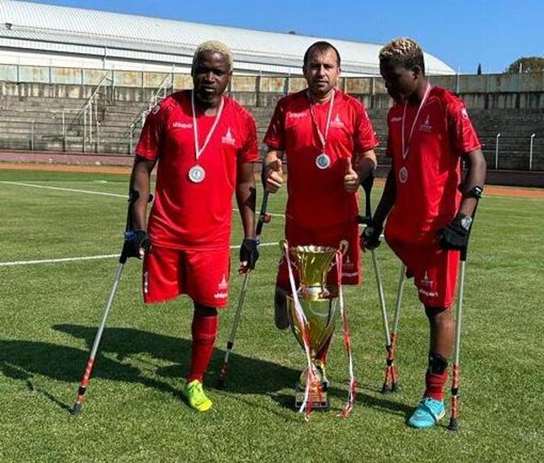 İzmir’in ampute futbol takımı Türkiye ikincisi oldu