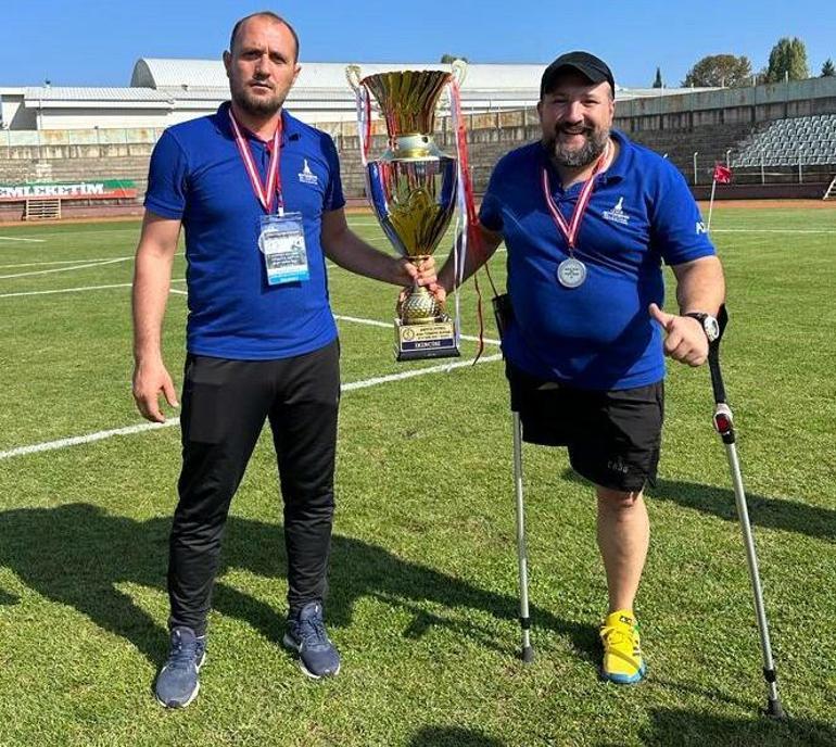 İzmir’in ampute futbol takımı Türkiye ikincisi oldu