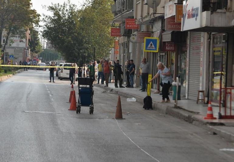 Adana Valiliği karşısında şüpheli çanta alarmı