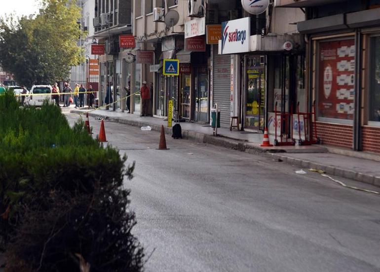 Adana Valiliği karşısında şüpheli çanta alarmı