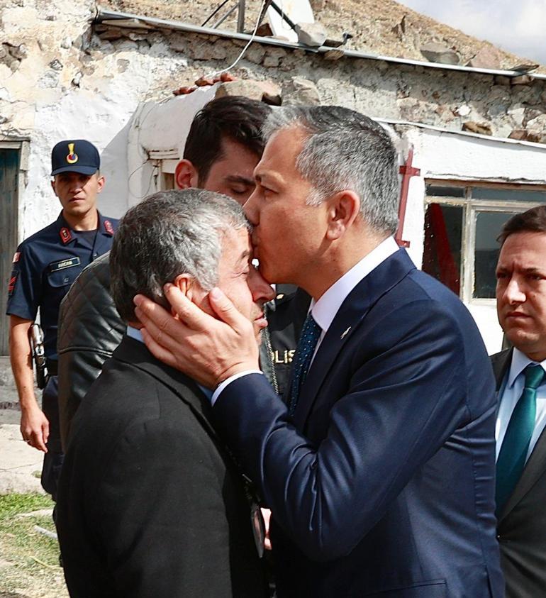 Cumhurbaşkanı Erdoğan, şehit polis memuru Ermişin babasıyla görüştü