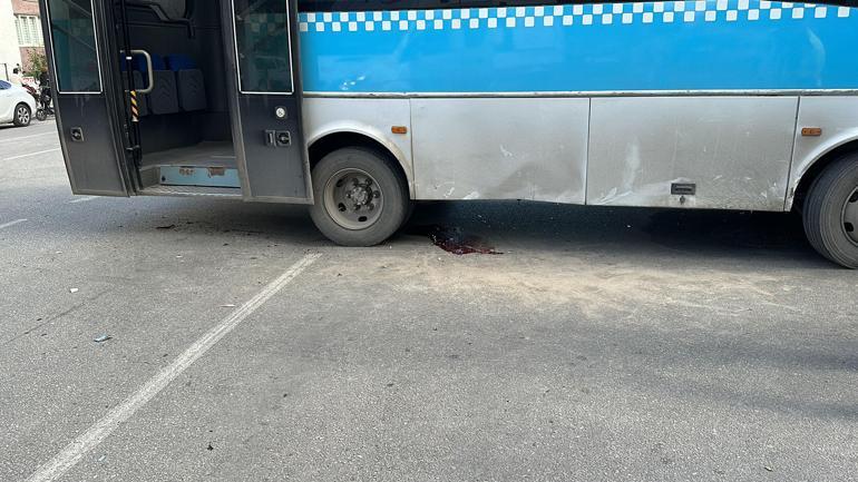 Halk otobüsüne çarpan motosikletin sürücüsü ağır yaralandı