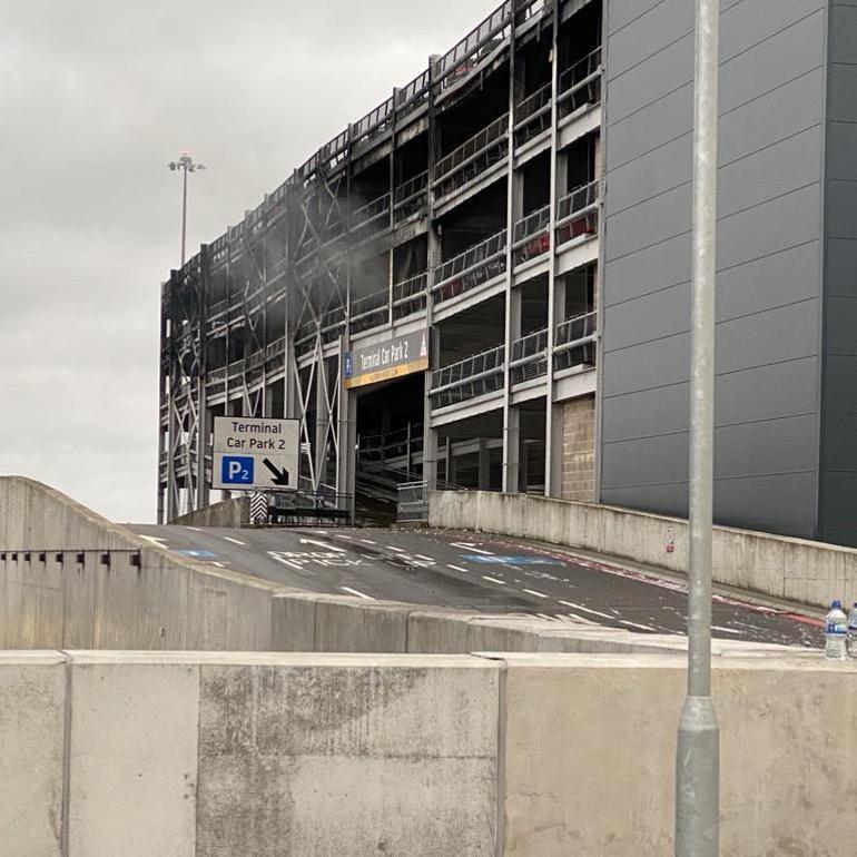 İngiltere’nin Luton Havaalanı’nda yangın