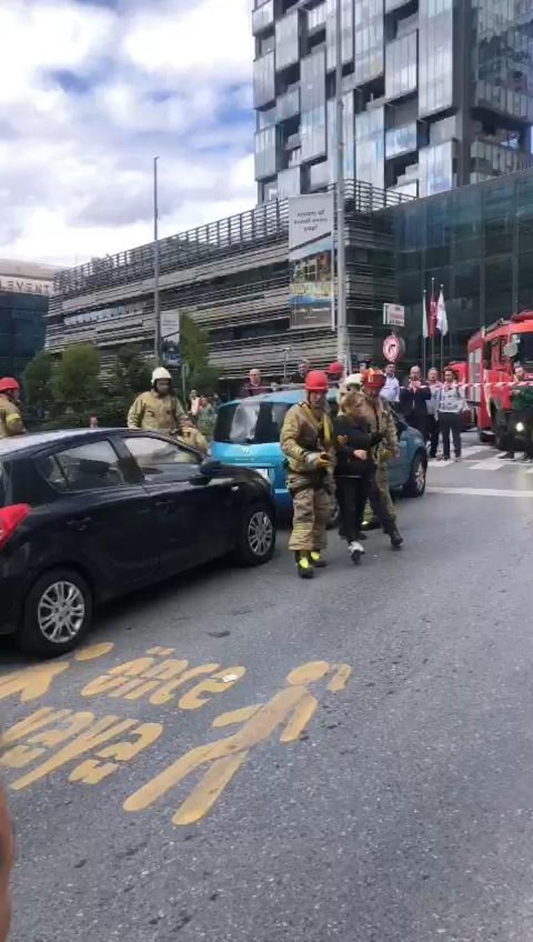 Şişlide kaldırım çöktü, çukura düşen kadın yaralandı