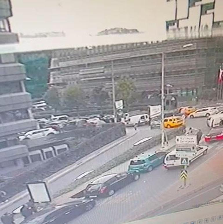 Şişlide kaldırım çöktü, çukura düşen kadın yaralandı