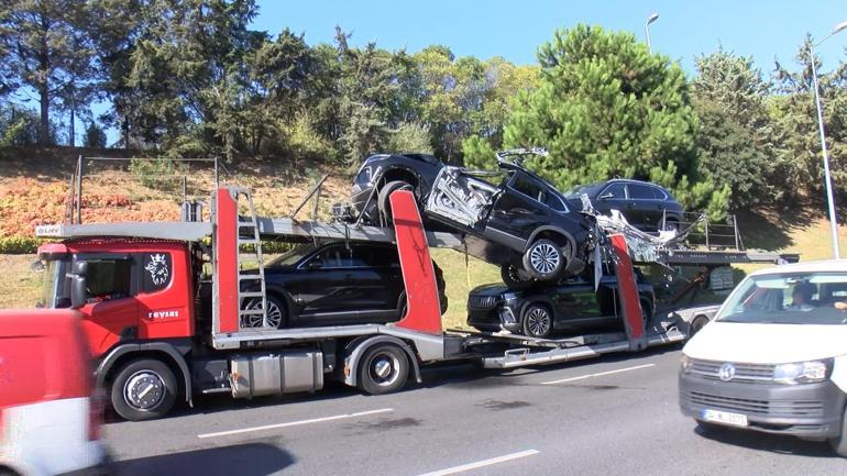 Bakırköyde TIR üst geçide takıldı 3 araçta hasar oluştu