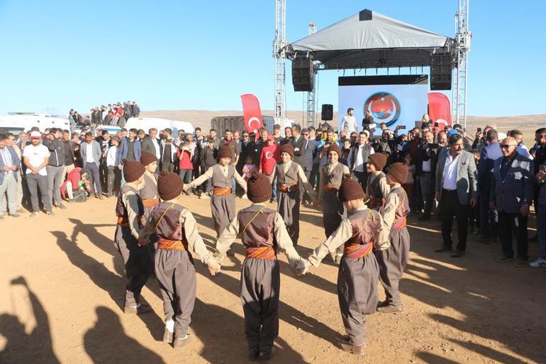 Cumhuriyetin 100üncü yılında Bingölde geleneksel at yarışları düzenlendi