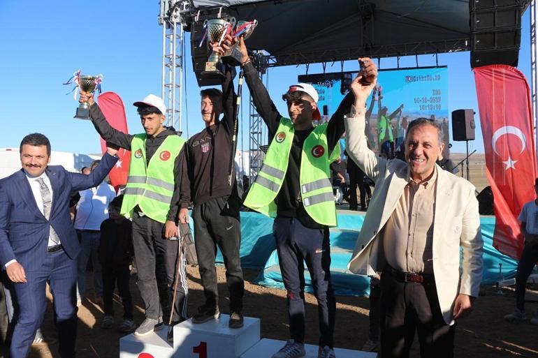 Cumhuriyetin 100üncü yılında Bingölde geleneksel at yarışları düzenlendi