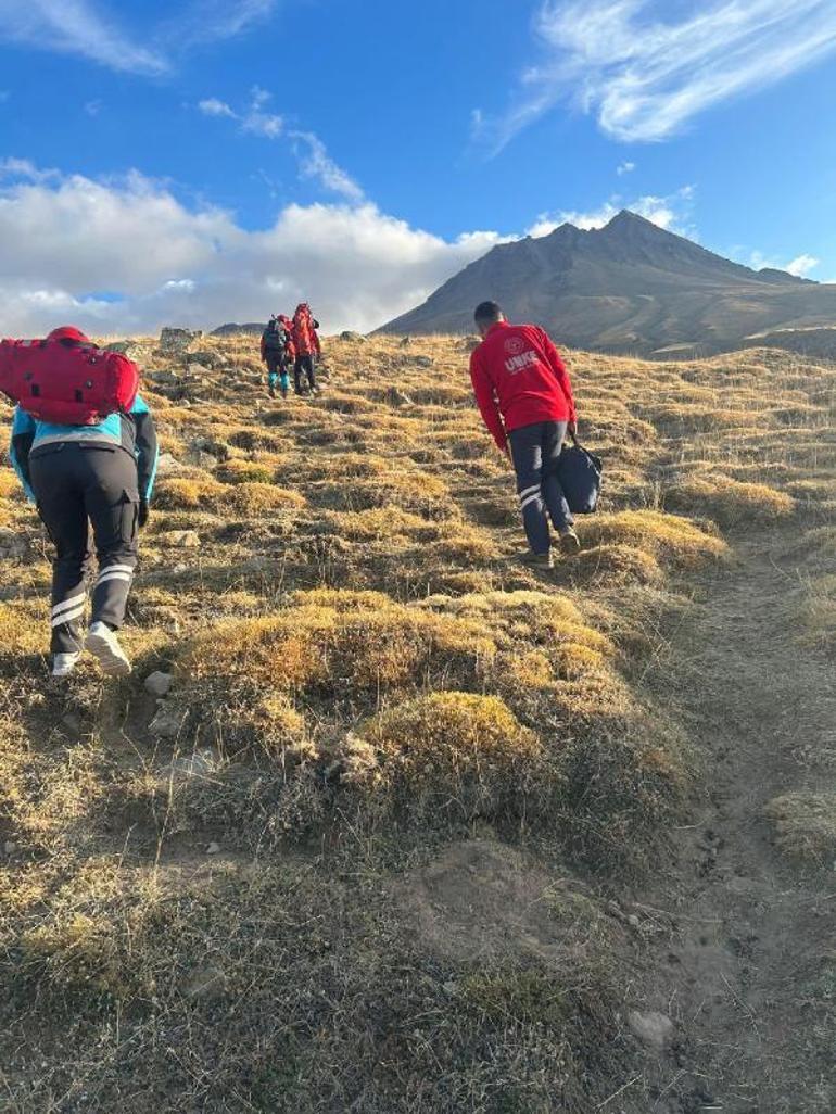 Hasandağı’nda mahsur kalan 3 kişi, askeri helikopterle kurtarıldı