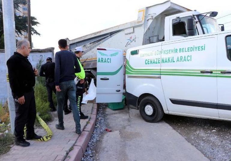 Akülü sandalyesiyle kamyonun altında kalan Kemal, son yolculuğuna uğurlandı