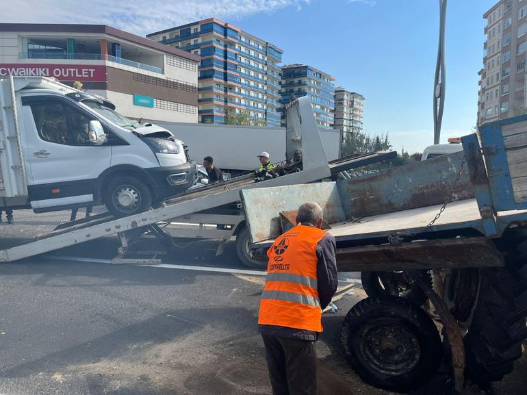 Ankarada traktör ile kamyonet çarpıştı: 1 ölü, 2 yaralı