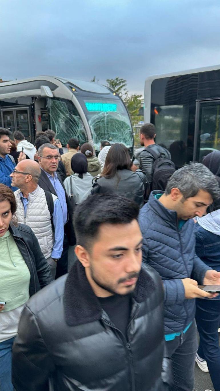 Uzunçayırda metrobüs kazası: 3 yaralı