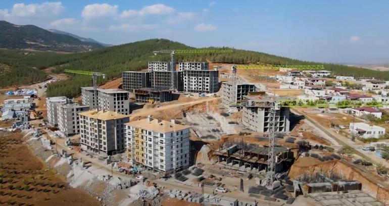 Bakan Özhaseki: Gaziantepte 24 bin 977 afet konutu ve köy evimiz hızla yükseldi