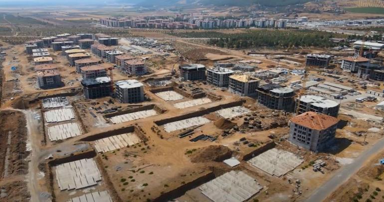 Bakan Özhaseki: Gaziantepte 24 bin 977 afet konutu ve köy evimiz hızla yükseldi