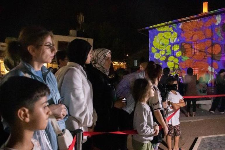 Diyarbakırdaki Sur Kültür Yolu Festivali’nde Ulucaminin ön cephesinde mapping gösterisi