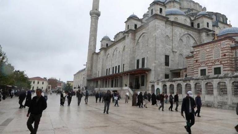 Ayasofya ve Fatih camilerinde Filistinde hayatını kaybedenler için gıyabi cenaze namazı kılındı