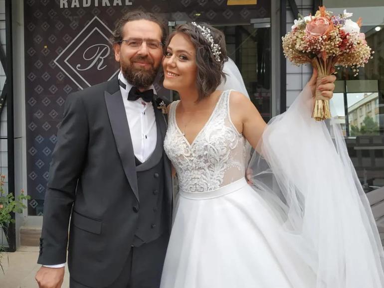 Cip bariyere çarpıp ters döndü; akademisyen çift yaralandı