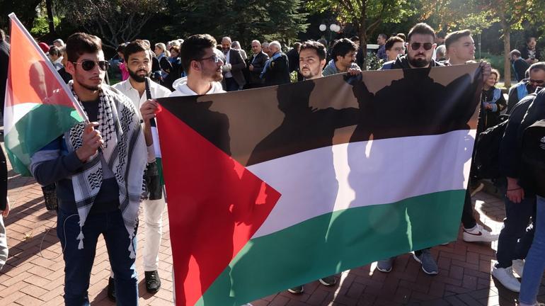 Filistinli Yahya: 10 gün önce ablam şehit edildi, hala enkaz altında