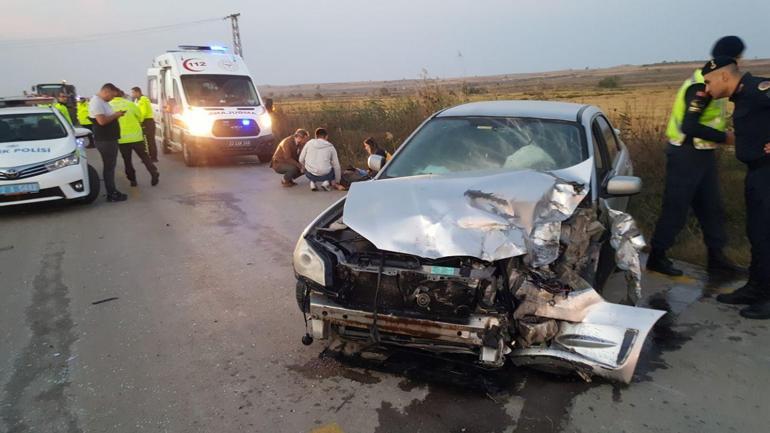 Dur ihtarına uymayan aracı takip eden ekip otosu, traktörle çarpıştı, 2 polis yaralandı