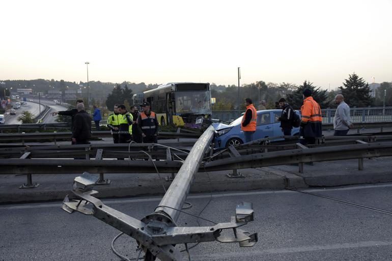 Bahçelievlerde İETT otobüsü aydınlatma direğini devirdi: Yol kapandı