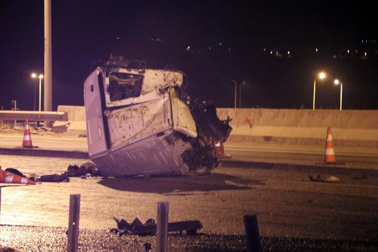 Gaziantepte freni boşalan tankerin minibüs ve 2 iş makinesine çarpmasıyla yangın çıktı: 3 ölü, 11 yaralı