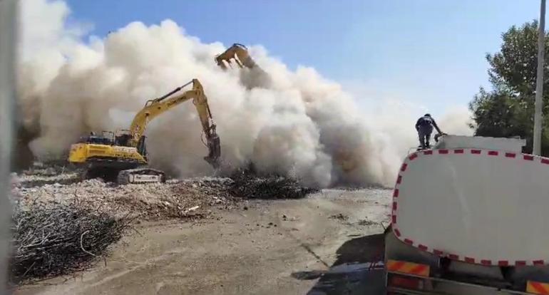 Gaziantep’te dinamitle yıkılmayan bina, iş makineleriyle yıkıldı