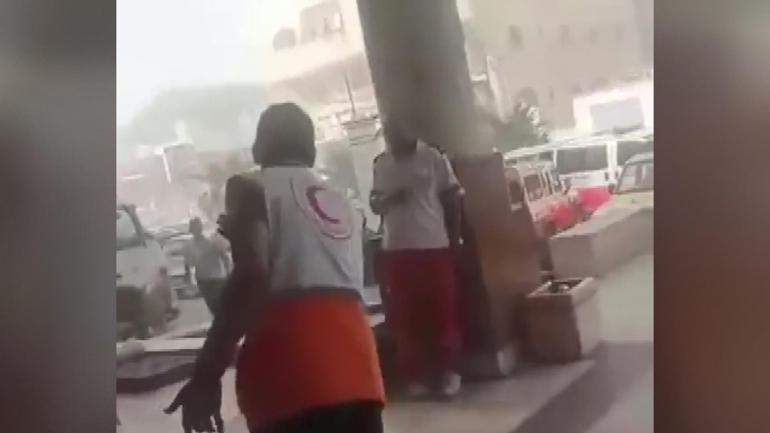 İsrail, ICRC heyetinin ziyareti sırasında hastane yakınlarını bombaladı