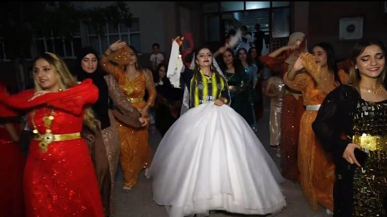 Fanatik damada, gelinden Fenerbahçe formalı sürpriz