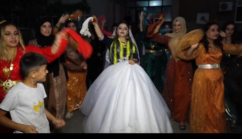 Fanatik damada, gelinden Fenerbahçe formalı sürpriz
