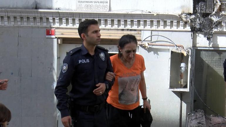 Esenyurt’ta 4 katlı binada yangın: 4 kişi hastaneye kaldırıldı