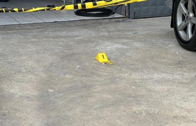 Kasklı saldırgan, galericiyi silahla ağır yaraladı