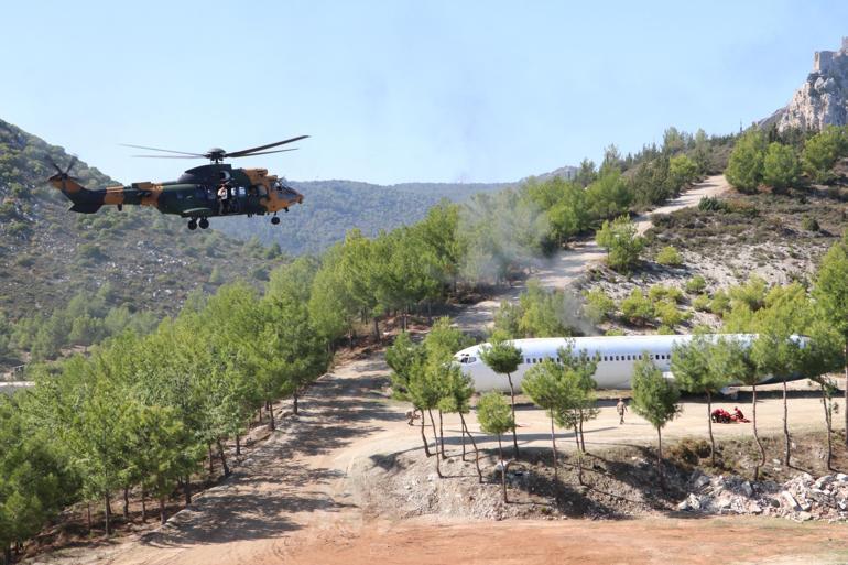 Türkiye ve KKTCden nefes kesen tatbikat