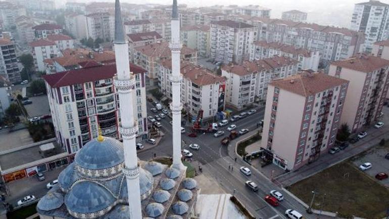 100üncü yılı anısına, apartman duvarına 15 metrelik Atatürk portresi yaptırdılar