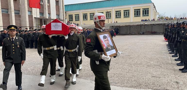 Edirnedeki kazada şehit olan uzman çavuş, törenle memleketine uğurlandı