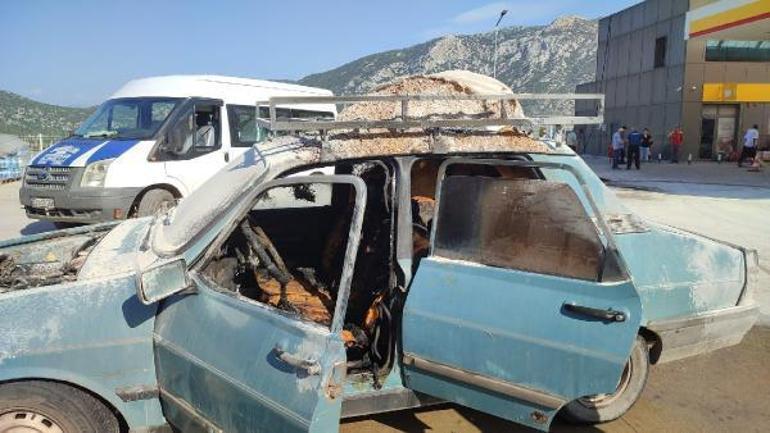 Adanada otomobil alev aldı; 2si çocuk, 3 yaralı