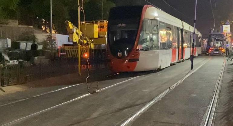 Fatihte hafriat kamyonu Kabataş-Bağcılar tramvay hattının tellerini kopardı