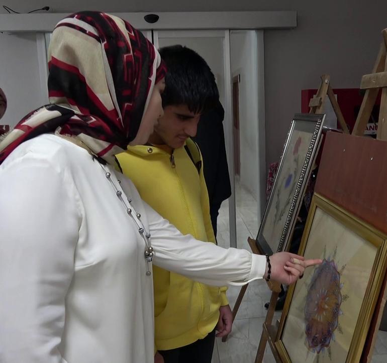 100üncü yılda, özel gereksinimli çocuklar için farkındalık sergisi açtılar