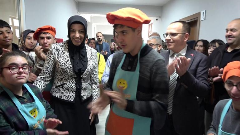 100üncü yılda, özel gereksinimli çocuklar için farkındalık sergisi açtılar