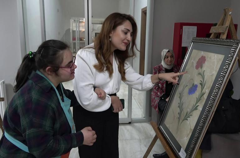 100üncü yılda, özel gereksinimli çocuklar için farkındalık sergisi açtılar