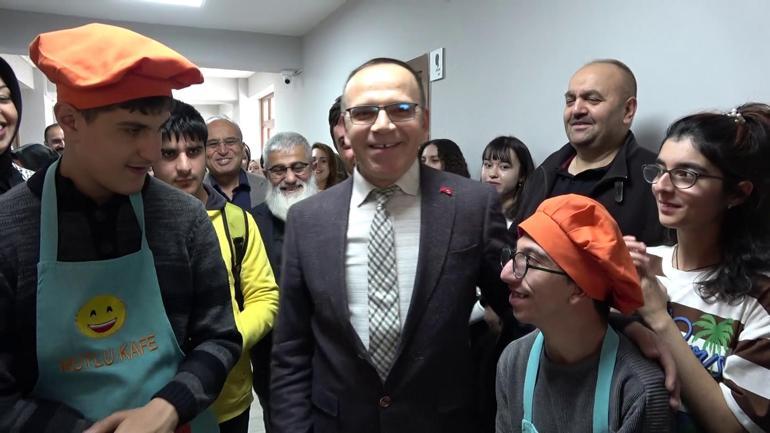 100üncü yılda, özel gereksinimli çocuklar için farkındalık sergisi açtılar