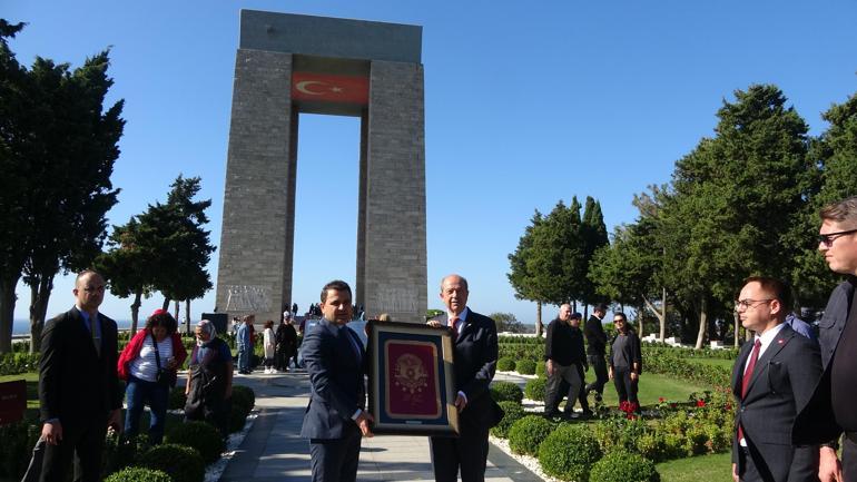 KKTC Cumhurbaşkanı Tatar, Şehitler Abidesini ziyaret etti