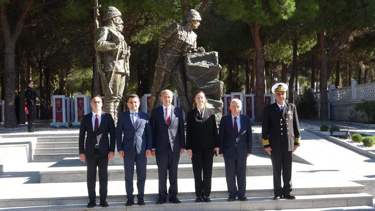 KKTC Cumhurbaşkanı Tatar, Şehitler Abidesini ziyaret etti