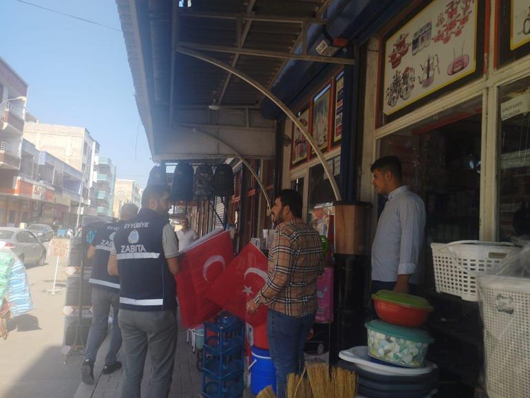 Şanlıurfa’da bayrak dağıtan zabıta amiri bıçaklandı