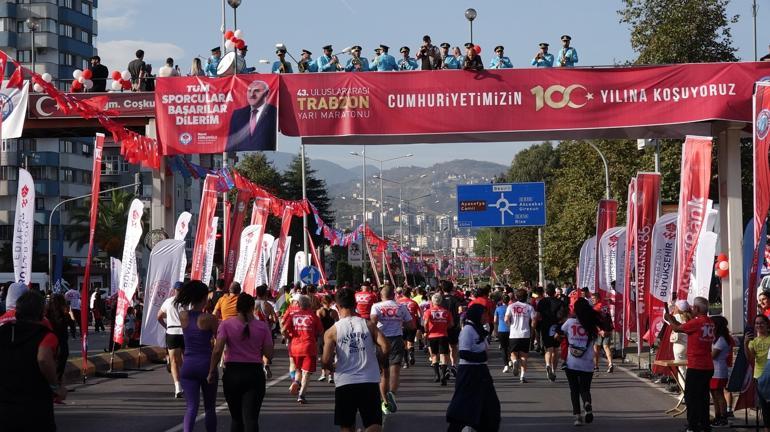 Cumhuriyetin 100’üncü yılında Uluslararası Trabzon Yarı Maratonu koşuldu