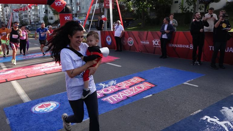 Cumhuriyetin 100’üncü yılında Uluslararası Trabzon Yarı Maratonu koşuldu